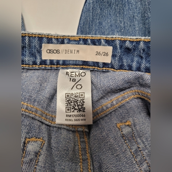 ASOS 26/26 Destroyed Distressed Cropped Capri Jeans Button Fly - Picture 3 of 4